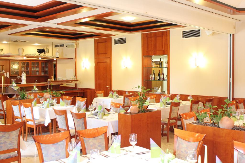 גרונאו Hotel Buegener מראה חיצוני תמונה
