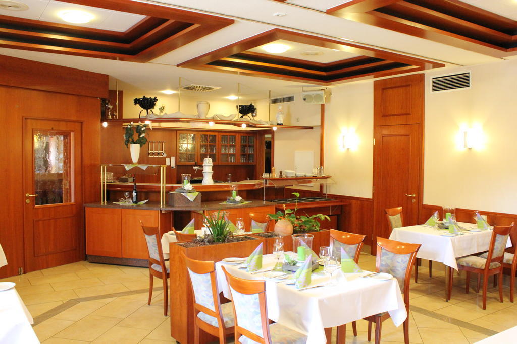 גרונאו Hotel Buegener מראה חיצוני תמונה